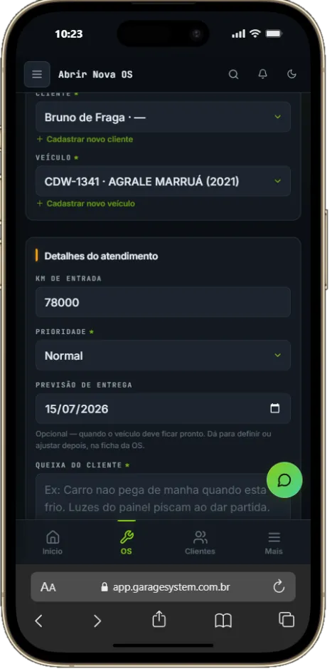 Tela real de abertura de nova ordem de serviço no celular com seleção de cliente, veículo, KM de entrada e prioridade